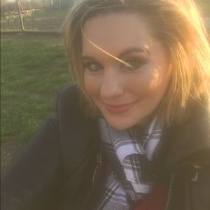 Meet your Posher, Elissa